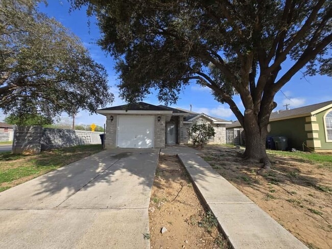 Photo - 802 Noel Ln
