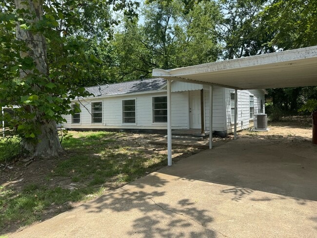 Photo - 560 Athens St