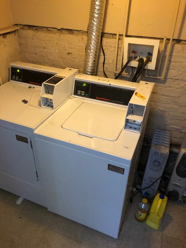 FREE Washer dryer - 1117 Foster St