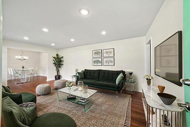 Photo - 2038 S Akin Dr