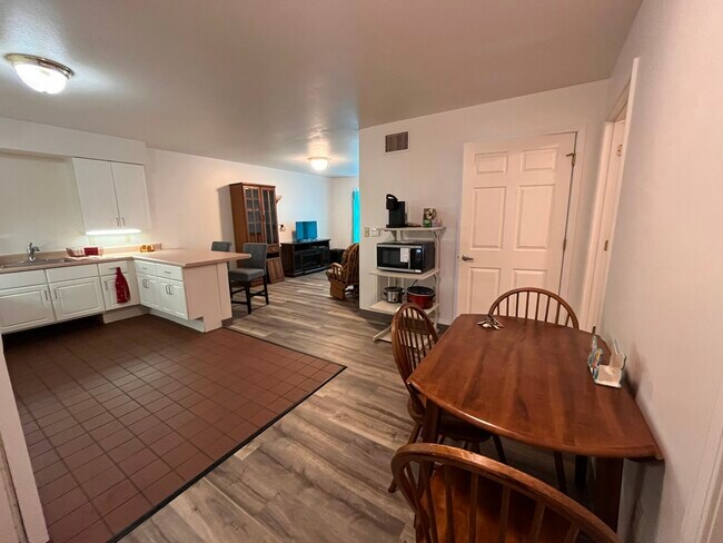 Building Photo - 223 S Camp Ave