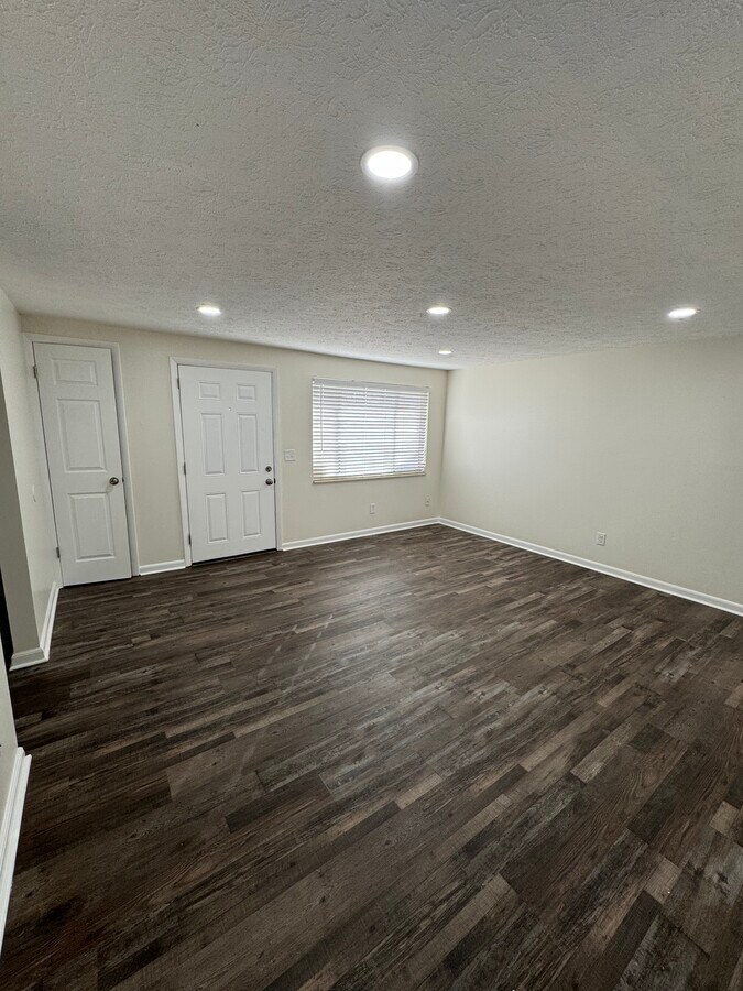 Photo - 1106 Bradley Cir