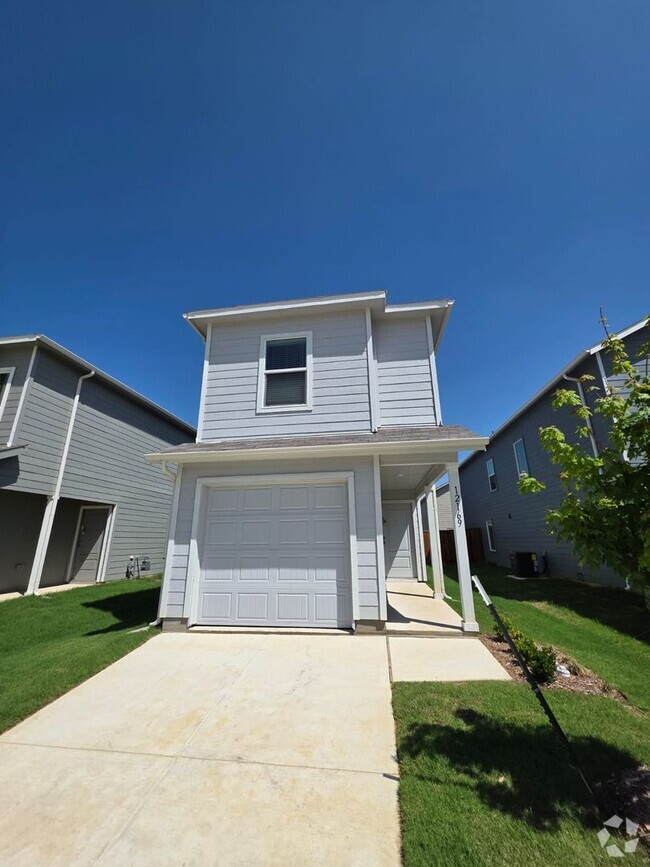 Building Photo - NEWLY BUILT 3 bedroom 2.5 Bath *1.5 MONTHS... Rental