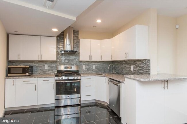 Building Photo - 225 W Girard Ave Rental