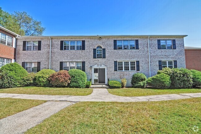 Building Photo - 35 Lake Shore Ct Unit 2-2 Rental