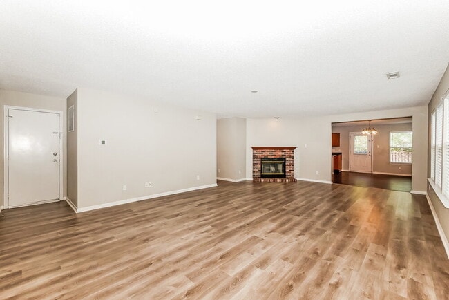 Photo - 10236 Hatherley Way