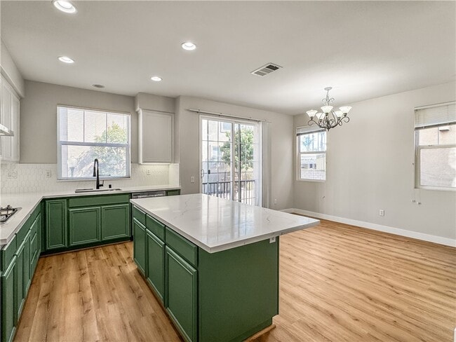 Photo - 20546 Earl St