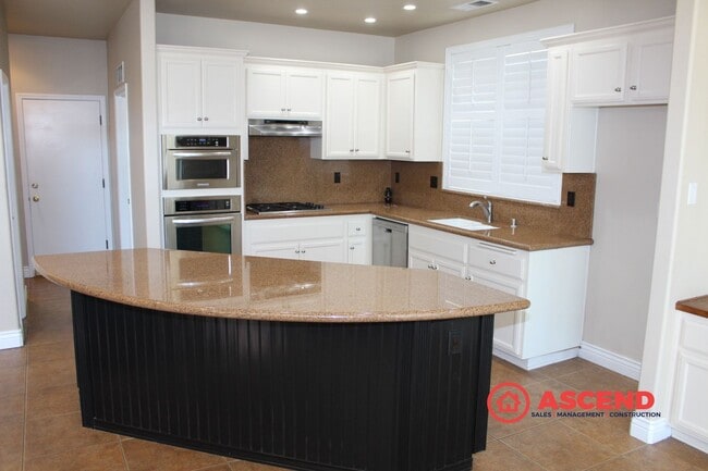 Photo - Beautiful 4 Bed / 2 Bath Home in Desirable Seven Oaks Community!