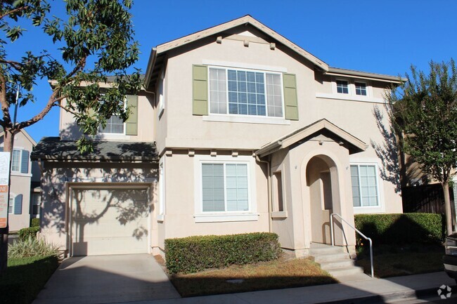 Building Photo - Beautiful 4 bedroom home in heart of Aliso...