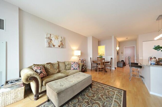 Photo - 210 S Desplaines St