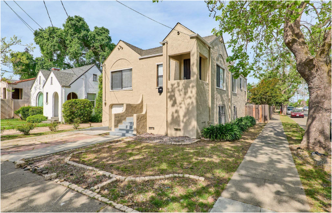 Photo - 1440 Beach St