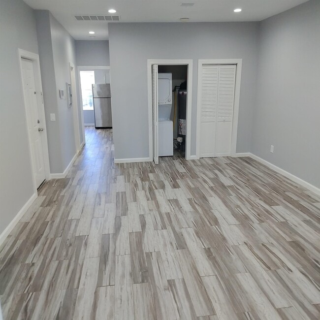 Building Photo - 644 Newark Ave Unit #4 Rental