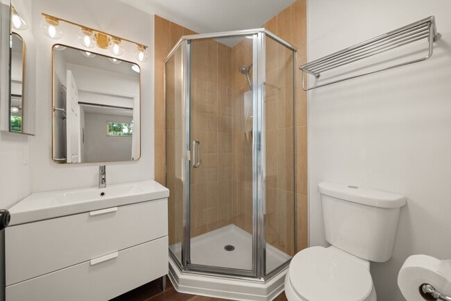 Photo - 5136 Hillcrest Dr