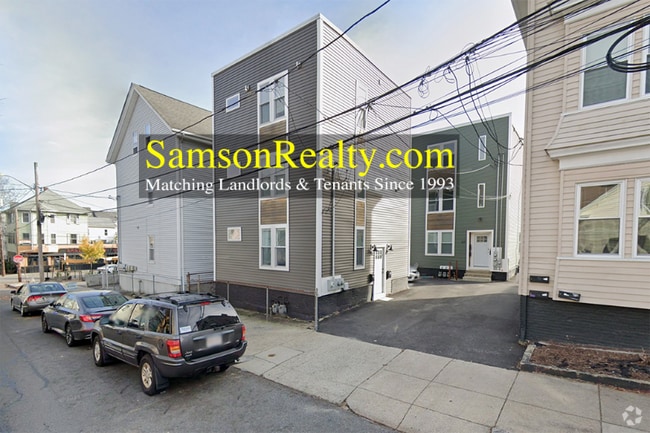Building Photo - 27 E Transit St Rental