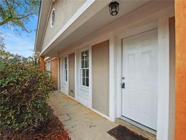 Photo - 526 Woodlore Dr