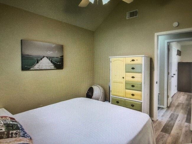 Building Photo - Beautiful Home on Mature Tree'd Lot in We...