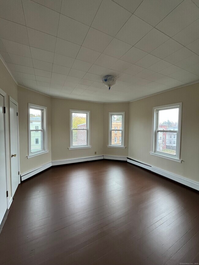 Building Photo - 314 High St