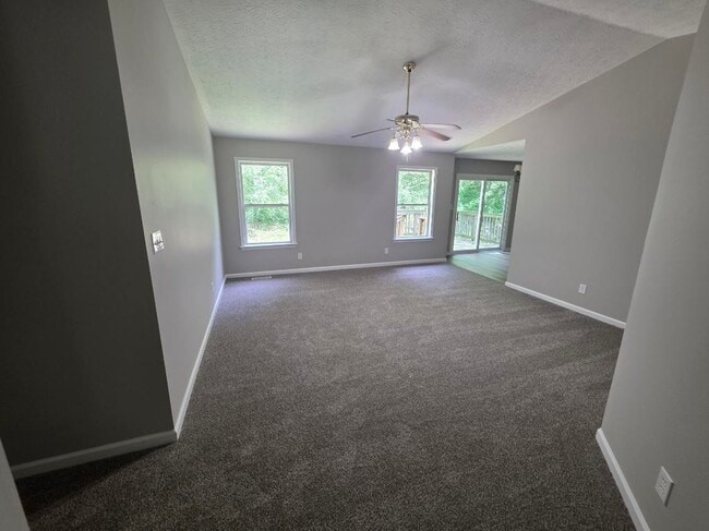 Photo - 643 N Lincoln St