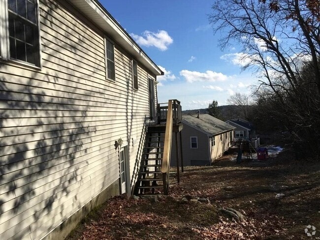 Building Photo - 41 Blueberry Hill Rd Unit 2 Rental