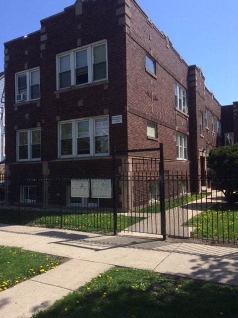 Building Photo - 2035 N Kildare Ave