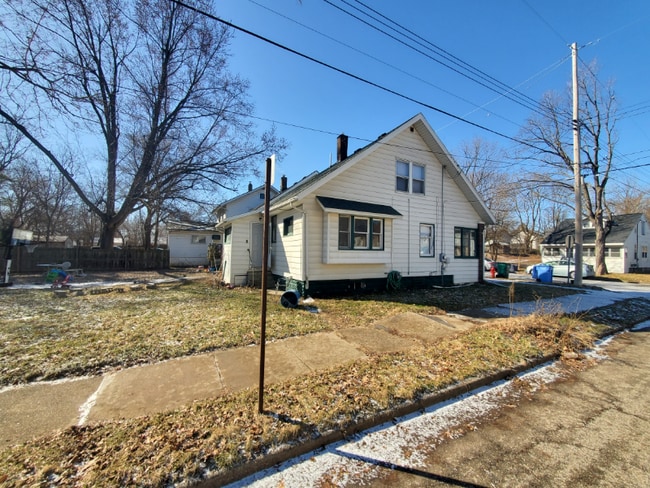 601 Lathrop St