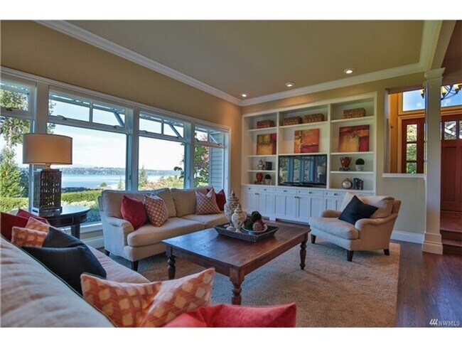 Photo - 4bd/3.5ba Kirkland House