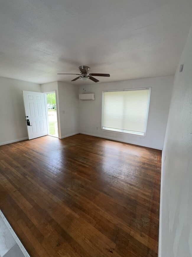 Photo - 200 Stillwood Dr