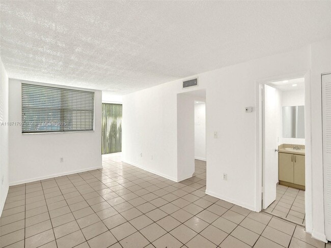 Photo - 9401 SW 4th St Unidad 114