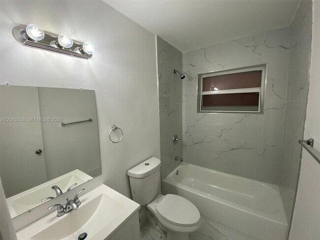 Photo - 1842 Madison St Unit 3