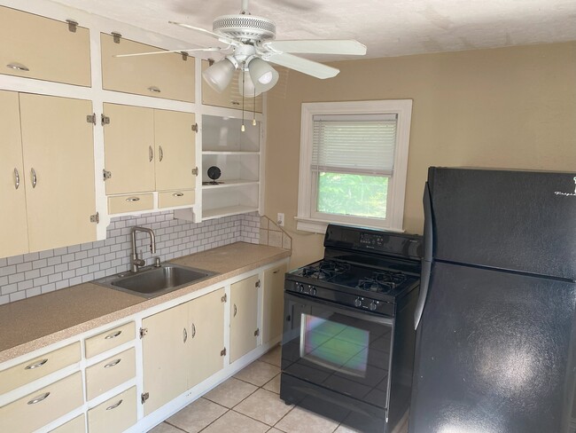 Photo - 325 E Duffy St