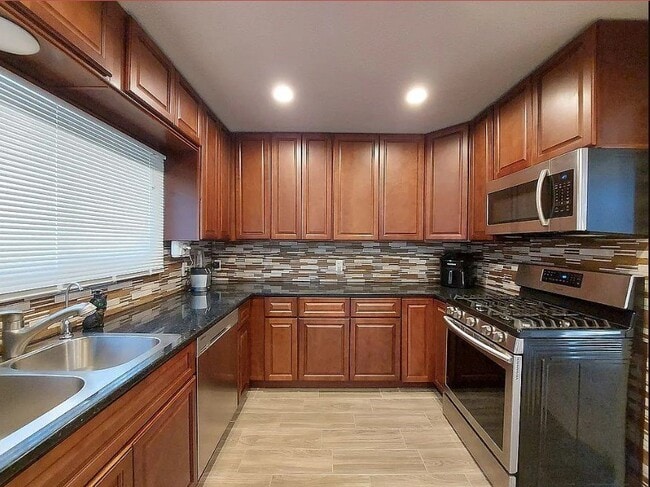 Photo - 621 E Granger Ave