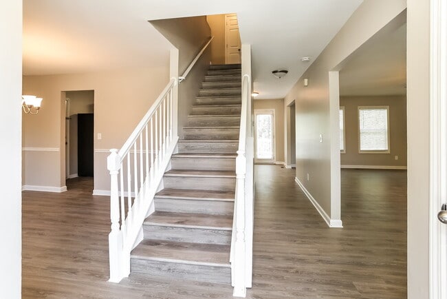 Photo - 4859 Wilkie Way NW