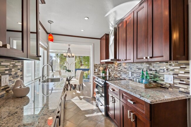 Photo - 1025 Shell Blvd Unit 7