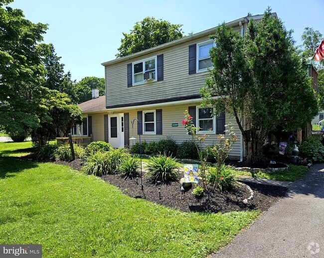 Building Photo - 3400 Hazelwood Ave Rental