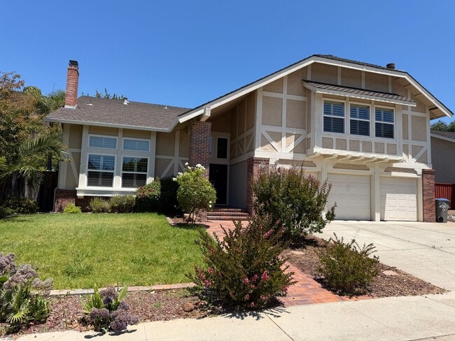 Building Photo - ALMADEN VALLEY - Sharp home with 4 large bedrooms (plus bonus room) and 3 full bathrooms, pool.