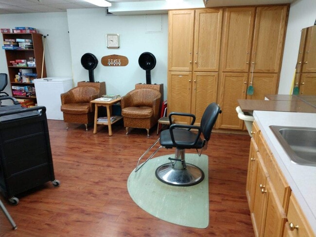 Photo - Pine Oak Apartments