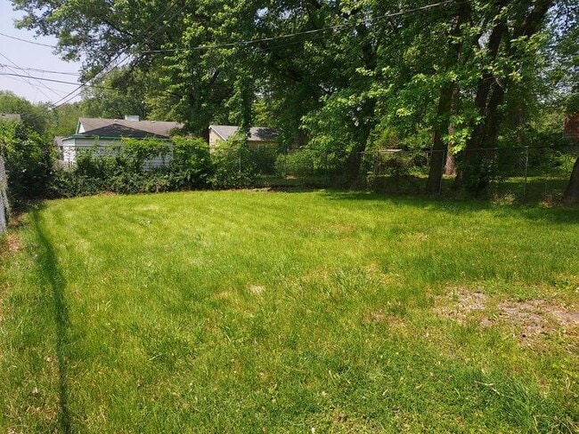 Photo - 974 Hovey St