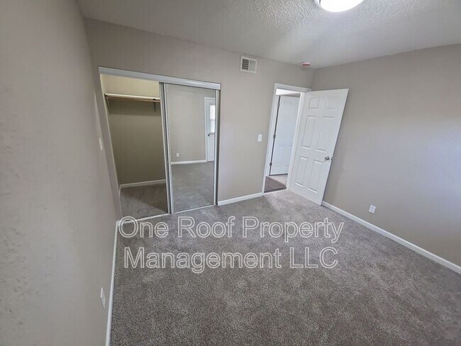 Photo - 2000 Chateau Dr