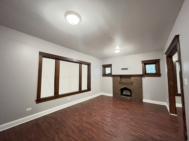 Building Photo - 305 Herkimer St Unit 1