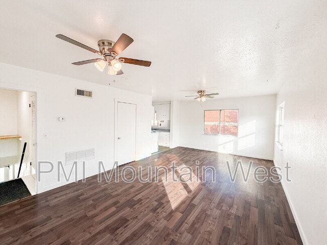 Photo - 9068 Main St