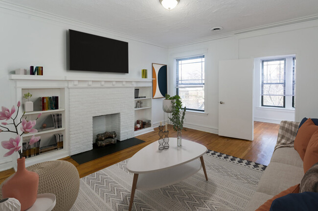 Dining/Living room - 5452 S. Ellis Avenue Apartments