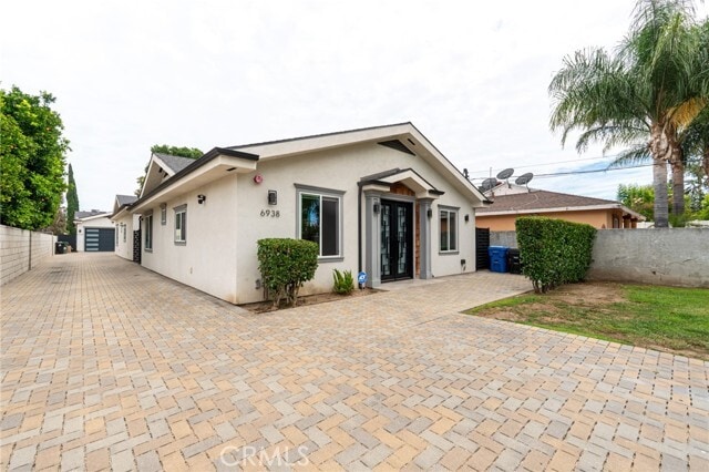 6938 Peach Ave