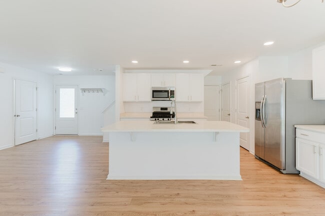 Photo - 204 Mascot Ct