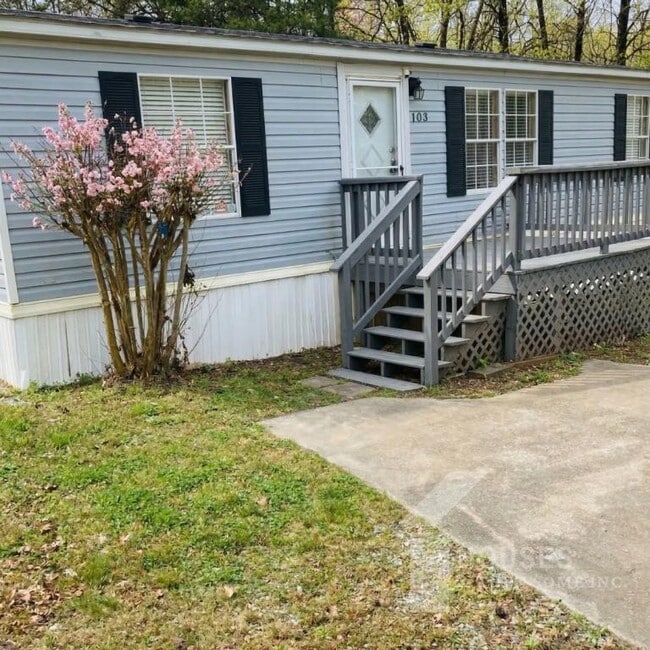 Building Photo - 103 W Pine St