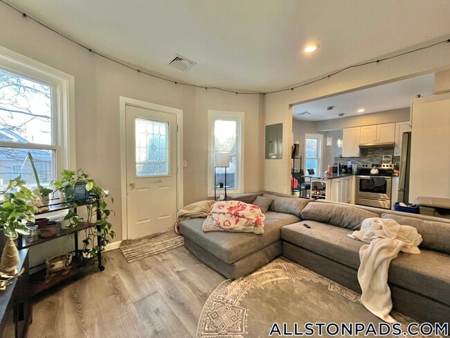 Building Photo - 39 Long Ave