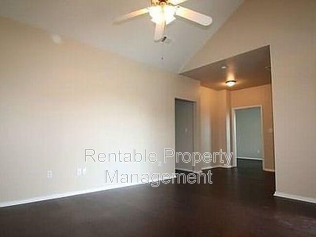 Photo - 108 Collett Ct