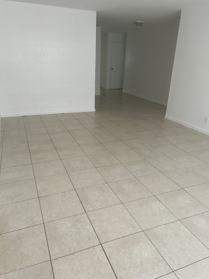 Photo - 5725 NW 27th Ct Unit 5725 NW 27 Ct