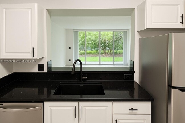 Photo - 649 E Sheridan St Unit 112