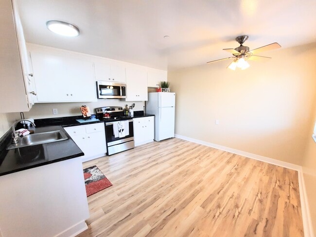 Próximamente (Similar Plano de piso de la cocina para Apartamento 4) - Chateau Andre Apartments