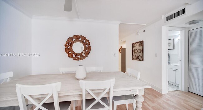 Photo - 2401 Collins Ave Unit 904